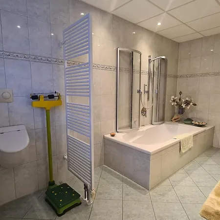 Geraeumiges Wohnerlebnis - Komfortabel Und Ruhig Apartment