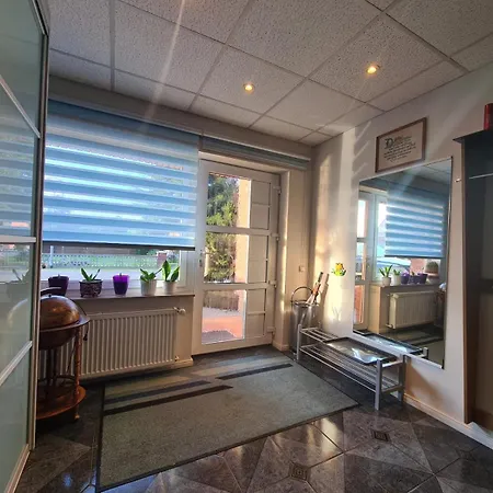 Geraeumiges Wohnerlebnis - Komfortabel Und Ruhig Neubrandenburg