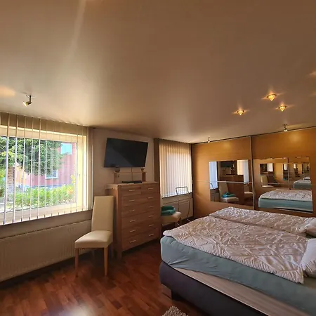 Geraeumiges Wohnerlebnis - Komfortabel Und Ruhig Apartment